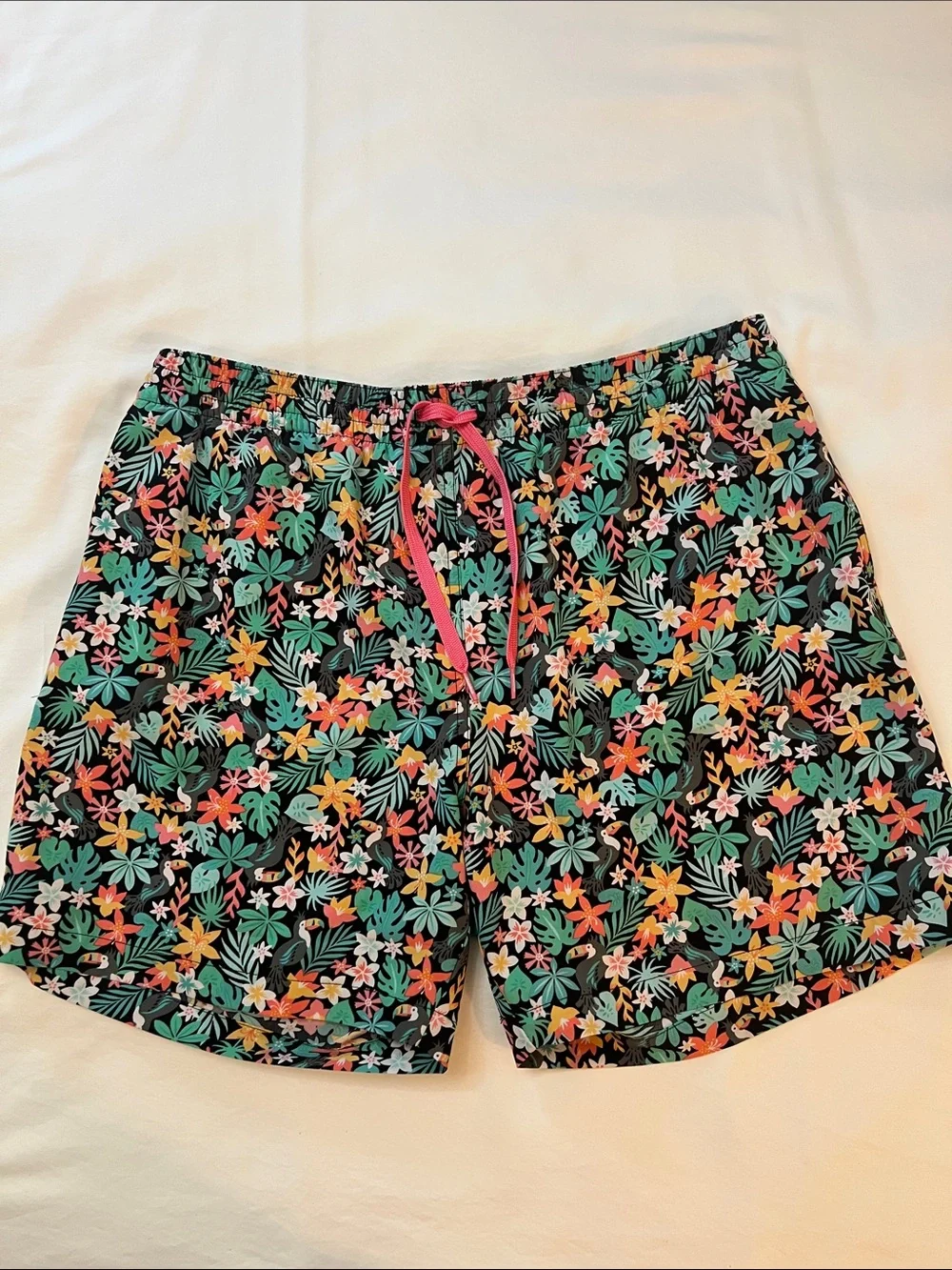 Chubbies 5.5 Inch The Bloomerangs Black Floral Toucan Pink Lined Swim Trunks XL